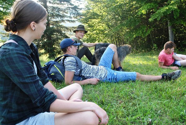 116_Cesta z Bobejky do údolí s místními Poláky